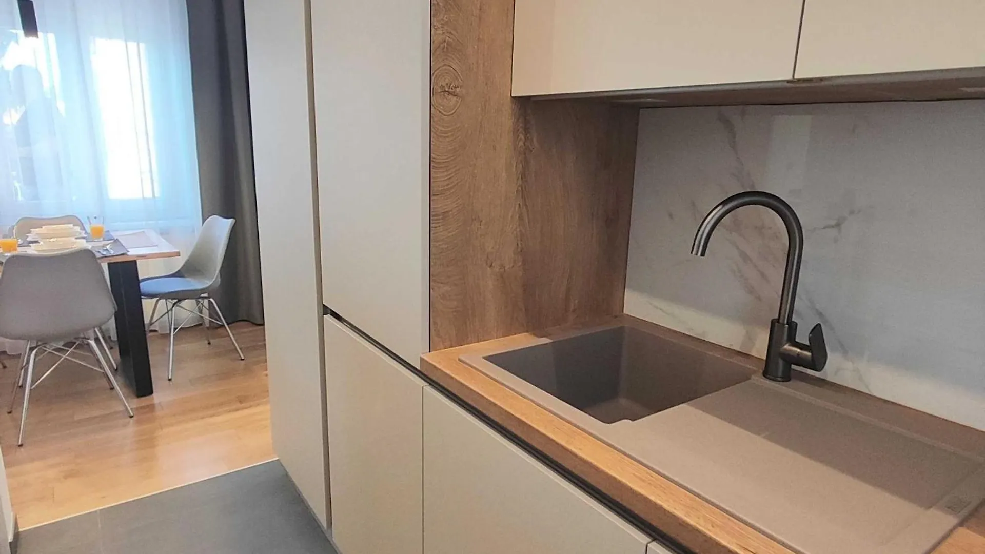 Bright And Spacious Stay With Private Parking In Crikvenica Apartment