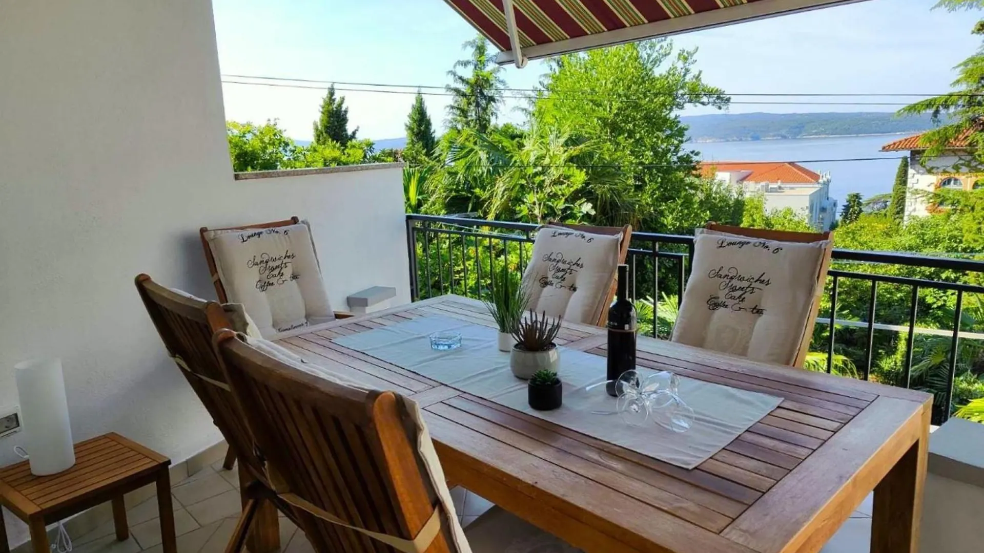 Bright And Spacious Stay With Private Parking In Crikvenica