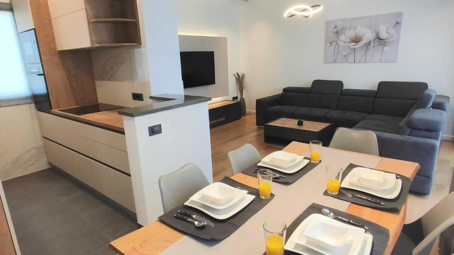 Bright And Spacious Stay With Private Parking In Crikvenica 0*,