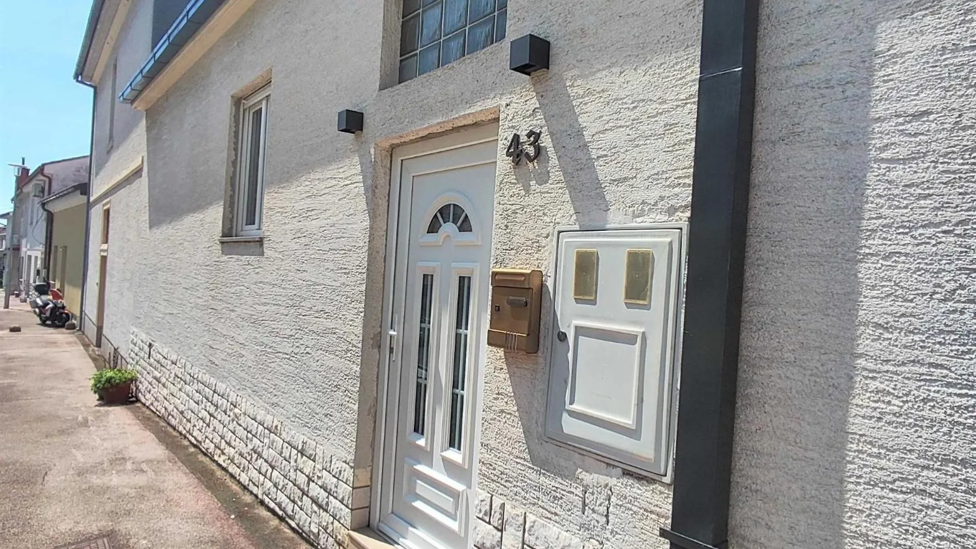 Bright And Spacious Stay With Private Parking In Crikvenica
