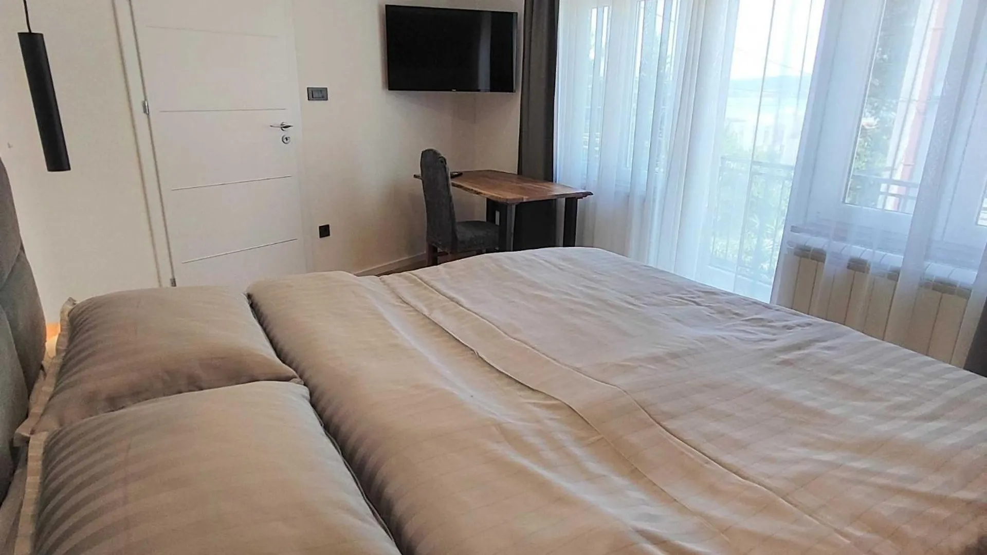 Lägenhet Bright And Spacious Stay With Private Parking In Crikvenica