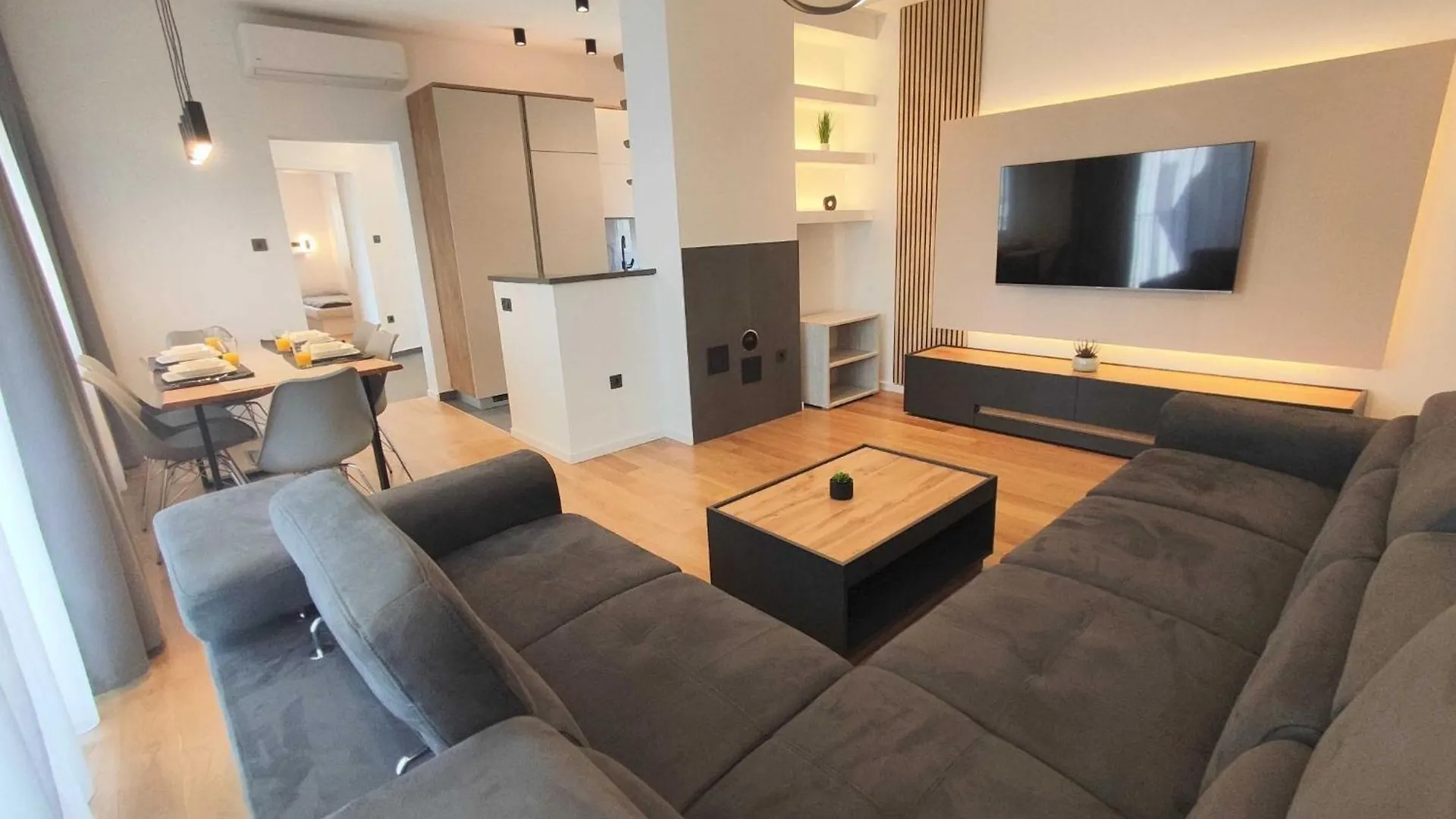 Bright And Spacious Stay With Private Parking In Crikvenica